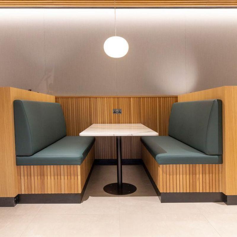 Sofa_---_restaurants.LOU