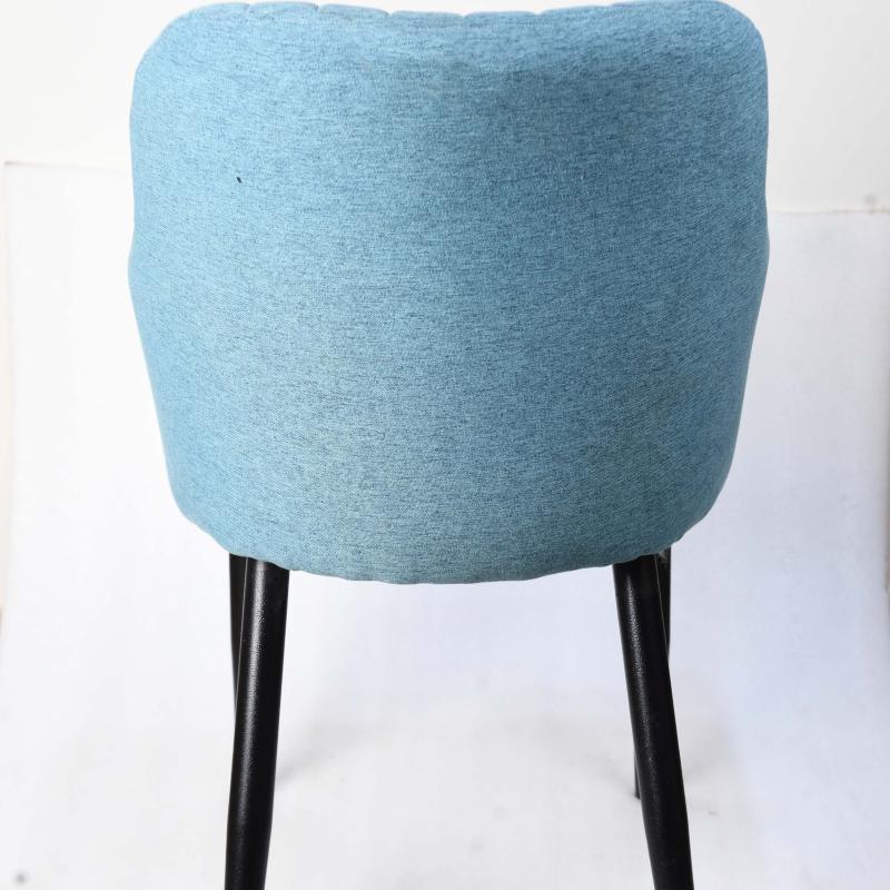 كرسي طعام مبطن بتصميم مخطط