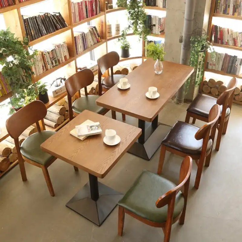 كرسي مطعم موديل “Arco” – خشب طبيعي ومقعد مبطّن