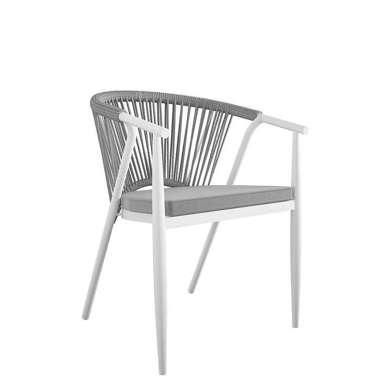 كرسي Linea Curve هو مزيج بين النقاء البصري والدقة الهيكلية